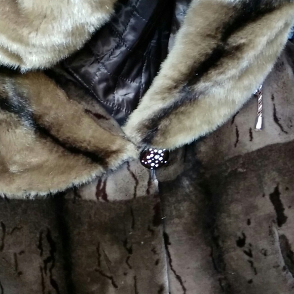 NWOT Fun Faux Fur Hooded Coat and warm! - Picture 2 of 5